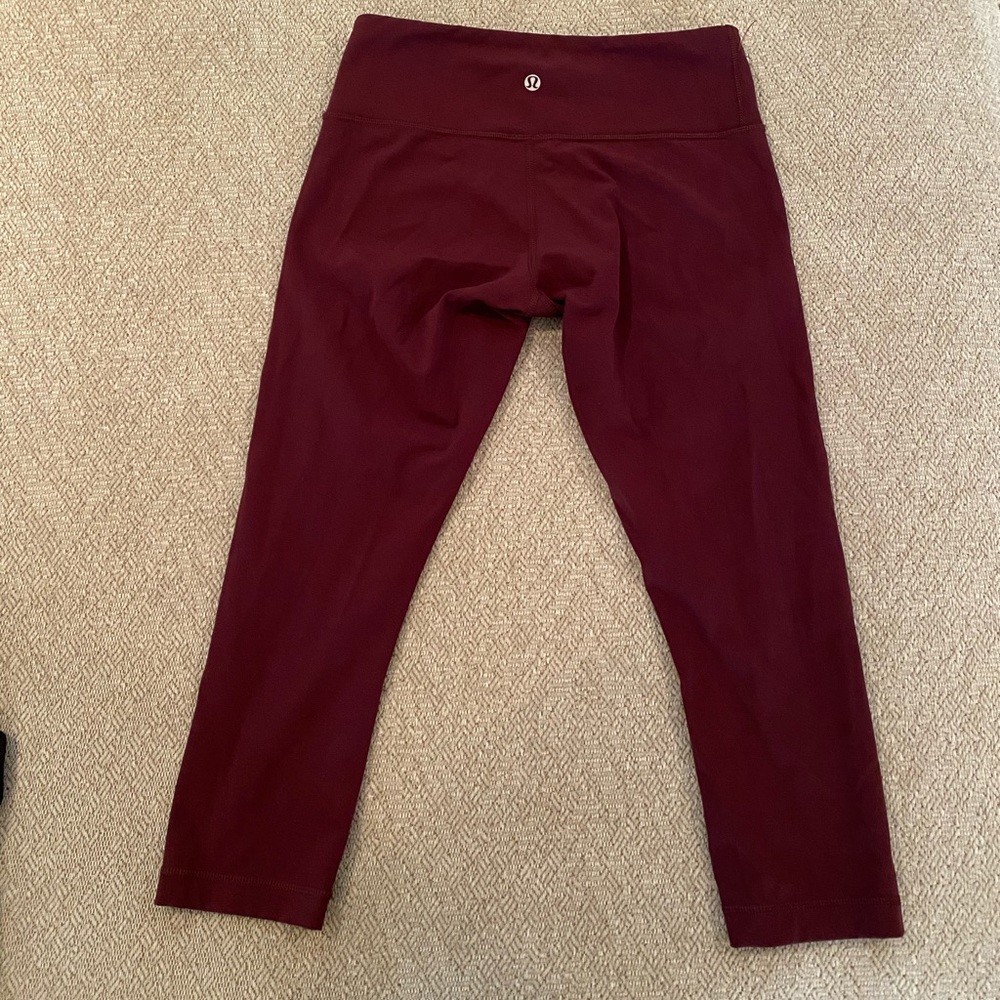 LULULEMON MAROON SIZE 6 Cropped leggings